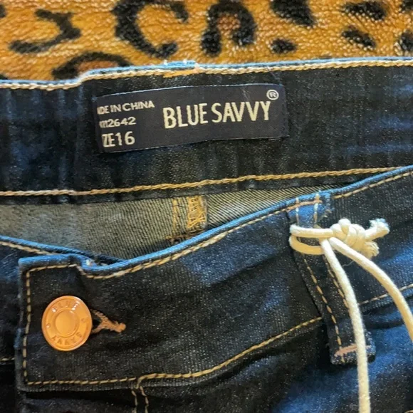 Blue Jean capris - Picture 4 of 8